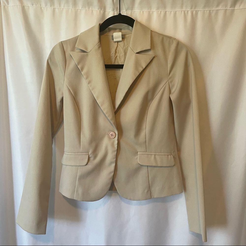 Cropped beige blazer